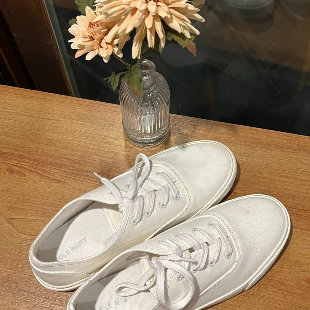Old Navy White Sneakers - size 8 - Picture 2 of 5